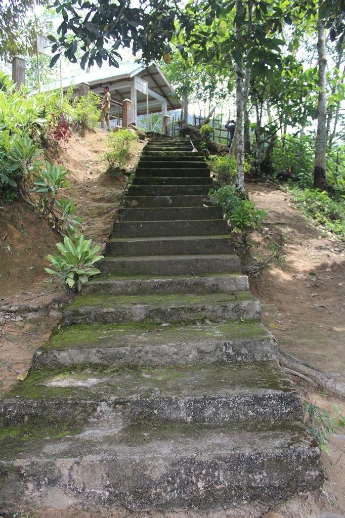Tangga Menuju Makam Syekh Ibrahim